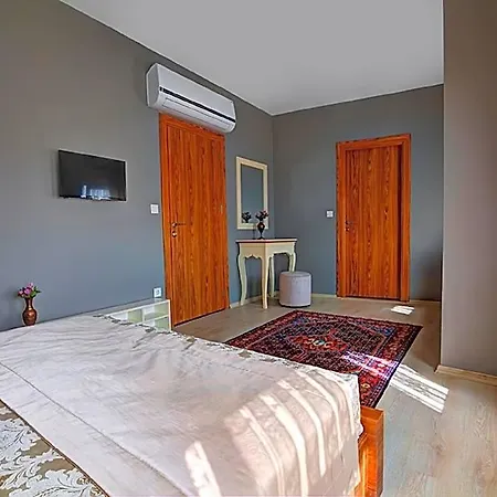 Million Old Hotel 5*
